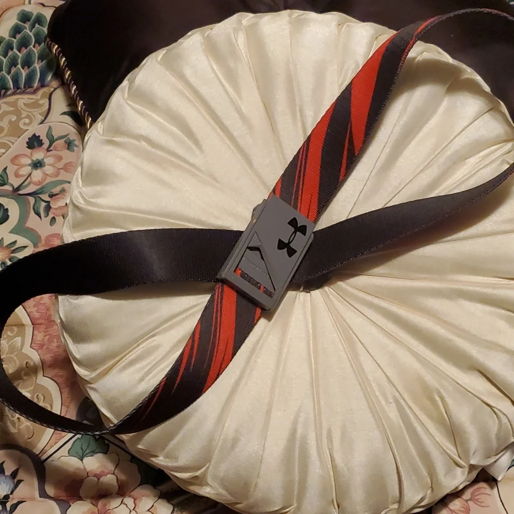 UNDERARMOUR BELT. 36 in.